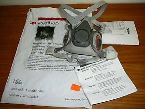 3M 6200 Medium Half Facepiece Reusable Respirator New in carry bag 6000 Series