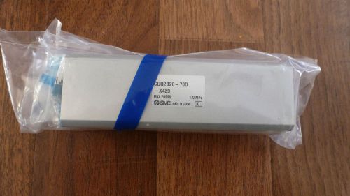 NEW SMC CYLINDER CDQ2B20-70D-X439 w/SENSOR SCREWS  *NEW IN PACKAGE*
