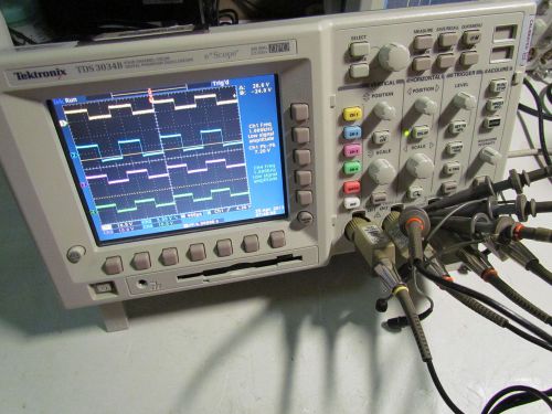 Tektronix TDS3034B Digital Phosphor Oscilloscope 300Mhz 4 Channels