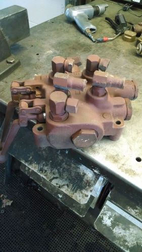 GRESEN 2 SPOOL  HYDRAULIC CONTROL VALVE USED SELLING AS IS