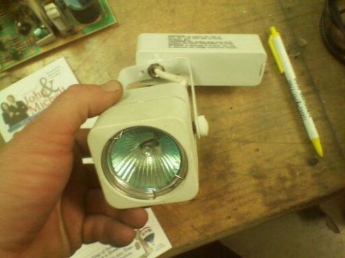 AC track light for display booth