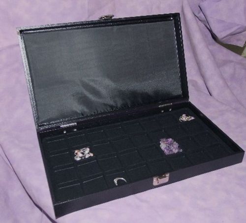 TRAVELING EARRING/JEWELRY 32 SLOT JEWELRY DISPLAY CASE