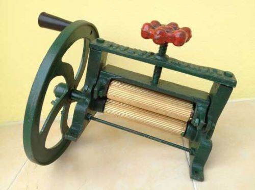 Big sugarcane dry squid mill juicer cast iron brass hand crank press extractor for sale