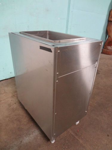 &#034; CORNELIUS &#034; FREE STANDING H.D. COMMERCIAL S.S. 8 LINES COLD PLATE ICE BIN