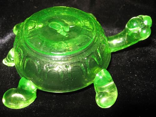 Green Vaseline glass Turtle firgurine uranium yellow art sea glow canary firgure