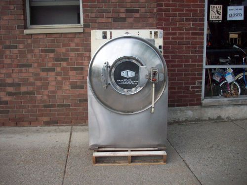 Milnor 35 lb. washer . 1ph., 220V, 30015CWE
