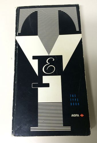AGFA COMPUGRAPHIC DIVISION THE TYPE BOOK March 1990 44005-001 Font Guide Vintage