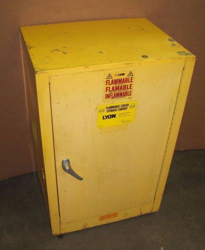 LYON 5473 12 GAL (45 LITER) CAPACITY FLAMMABLE LIQUID SAFETY STORAGE CABINET