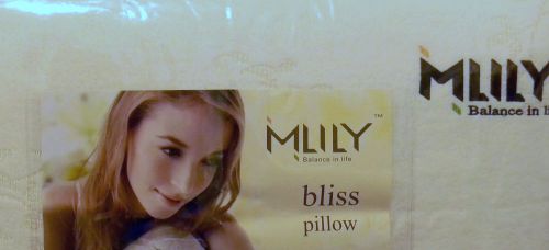 MILLY ULTRA PLUSH MOULDED FOAM CERTIPUR-US EUROPEAN DESIGN PILLOW-NEW!