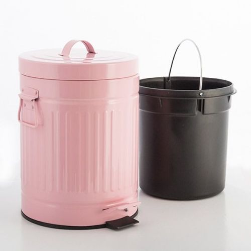 Pink Retro trashcan with pedal