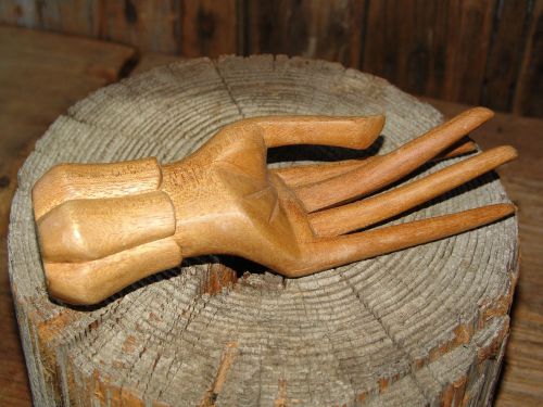 FASHIONABLE CARVED SOLID HARDWOOD DISPLAY HAND (Magpie Treehouse Market)