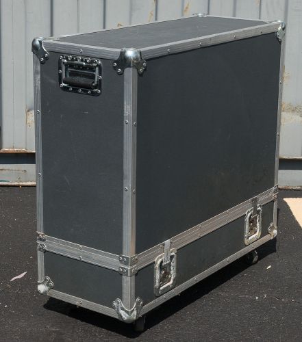 35&#034; x 14&#034; x 34&#034; Hard Plastic Shipping / Storage Case W/ Casters (Pick up only)