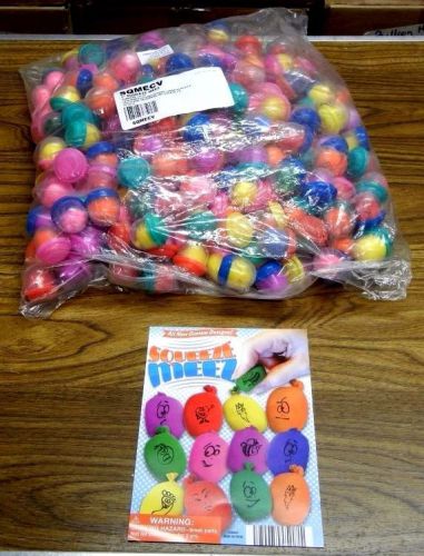 250 Squeeze Meez toys in 1.1&#034; Capsules for vending machines + 1 Display