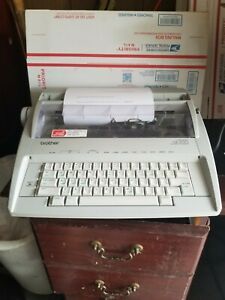 brother electronic typewriter gx-6750 With Auto Correct. Works Great