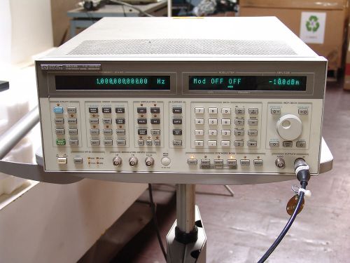 HP 8644B 0.26-2060 MHz Synthesized Signal Generator options 001 002