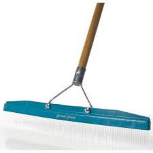 Grandi Groom  Artificial Turf Rake / Carpet Groomer Brush - New With Handle