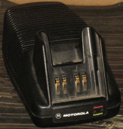 Motorola NTN7209A AA16740 Fast Battery Charger 9.8V 2A