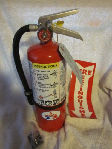 NEW CERTIFIED 2014 ABC 5lb FIRE EXTINGUISHER (RATED 3-A:40-B:C) W/BRACKET &amp; SIGN