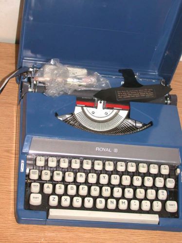 Royal Ranger blue typewriter case vintage clean Free S&amp;H in lower 48 states