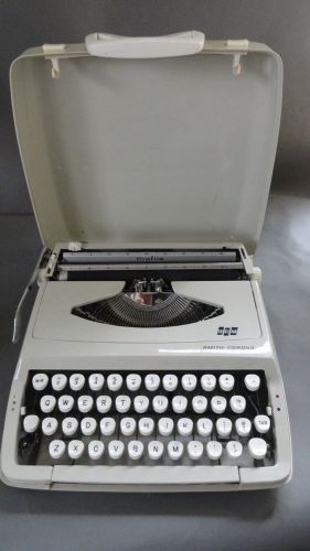 VTG Smith Corona Profile Portable Manual Typewriter in Case NO RIBBON