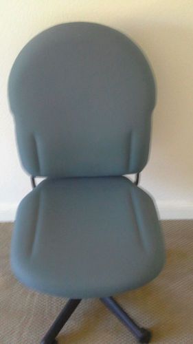 STEELCASE OFFICE CHAIR MODEL TB117 IN GREAT CONDITION