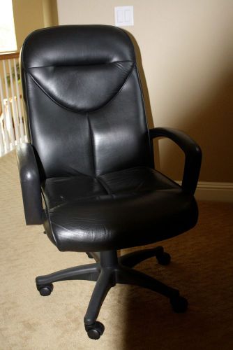 LIGHTLY USED DESK CHAIR
