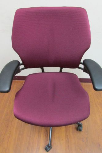 Humanscale  &#034;FREEDOM&#034;  Office Chair - Maroon Seat and Back #10269