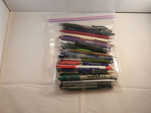 25 - ASSORTED PLACE CLICK TYPE BLACK/BLUE INK PENS &#034;NEW&#034; GREAT FOR SCHOOL / WORK