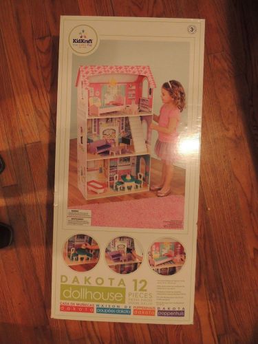 kidcraft Dakota dollhouse with 12 pieces Brand NEW in original factory packaging