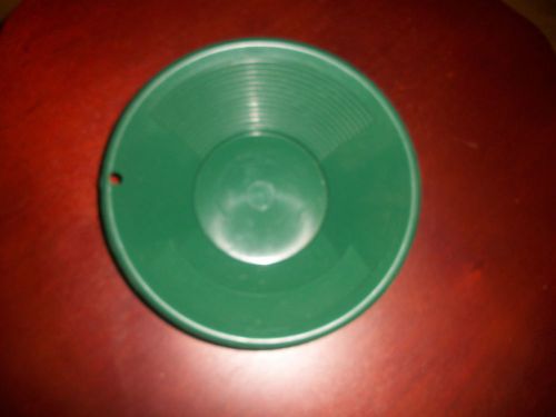 3 DAY 8&#034; GREEN HEAVY DUTY PLASTIC GOLD PANNING PAN WITH DOUBLE RIFFLES GREAT PAN