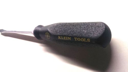 Klein Tools 19428 Grip-It® Keystone-Tip Screwdriver 5-7/8&#039;&#039; Round-Shank