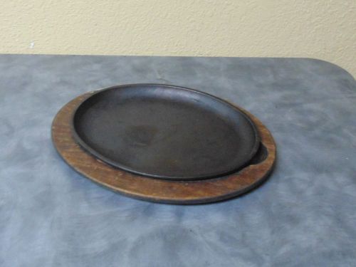 Cast Iron Griddle Lodge JOSH Oval Cast Iron With Wood Under-Liner 13.5&#034; x 10&#034;