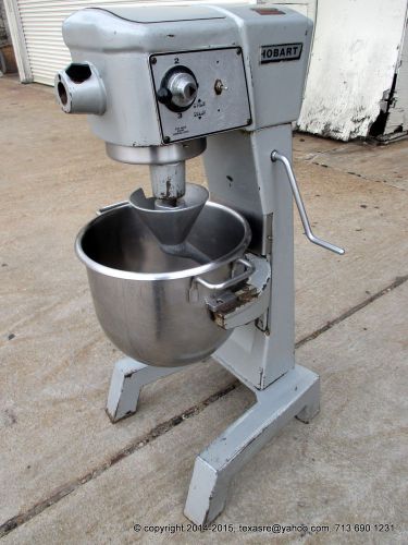 Hobart 30qt dough mixer,   with 1 bowl &amp; 1 attachment, 30 qt d300 for sale