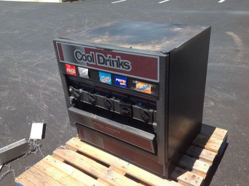 Soda vending machine can beverage pop vendor etp ucr-125 works needs tlc $249 for sale