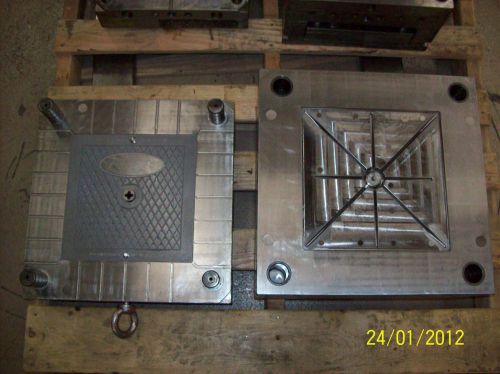 Injection mold - Hayward swimming pool skimmer lid and escutcheon molds