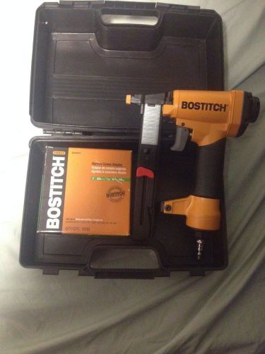 Bostitch S32SX Air Stapler with a box of 5000 staples