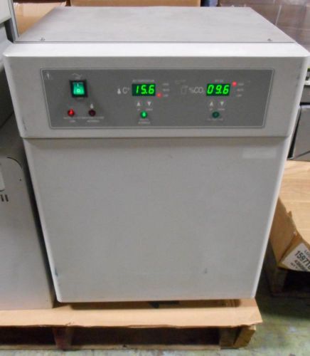 VWR Sheldon 2310 Lab Water-Jacketed Personal Size Mini CO2 Incubator