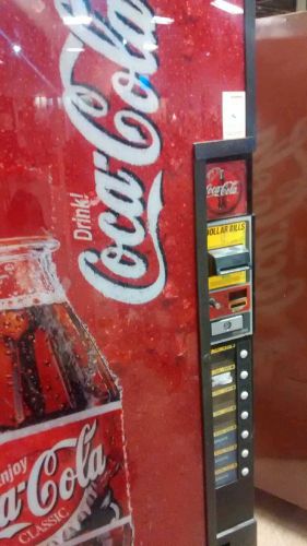 Coca Cola Vending Machine - Great Condition with 7 choices bottles or cans