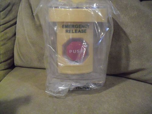 NIB Safety Technology SS2279 Yellow Stopper Station Pushbutton with Cover &amp; Spac