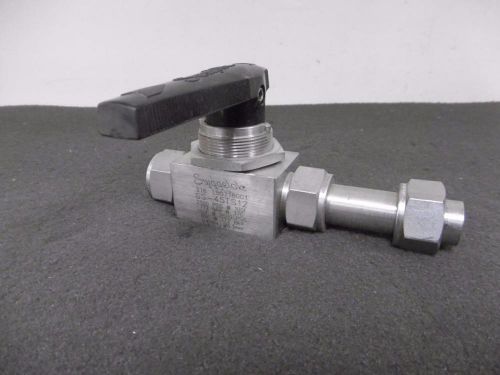 Swagelok ss-45ts12 3/4&#034; ss 40-series ball valve w/ 1-1/4&#034; sleeve coupling tube for sale
