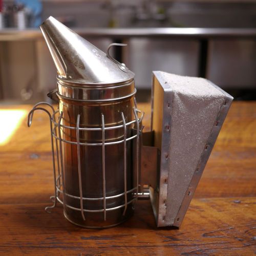 Professional Stainless Steel Bee Keeper Bee Hive Smoker Tool