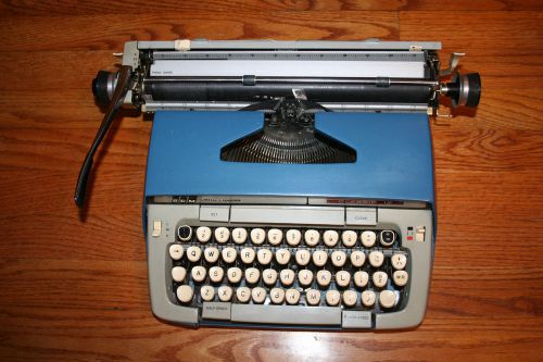 Smith Corona CLASSIC 12 Manual Typewriter EUC (NO COVER) WORKS PERFECTLY