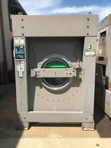 Industrial Milnor Open Pocket Washer / Used / 165 lb load capacity