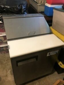 Avantco APT-27-HC 27&#034; 1 Door Refrigerated Sandwich Prep Table