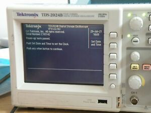 Tektronix TDS 2024B 4-Channel Digital Storage Oscilloscope PARTS / REPAIR