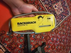 BACHARACH LEAKATOR 10 COMBUSTIBLE PROPANE NATURAL BUTANE HVAC LEAK DETECTOR
