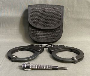 Smith &amp; Wesson M100 Handcuffs With Key And Raine Black Belt Case Black Clean