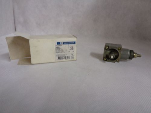 NEW IN BOX TELEMECANIQUE ZCK-E09 LIMIT SWITCH OPERATING HEAD