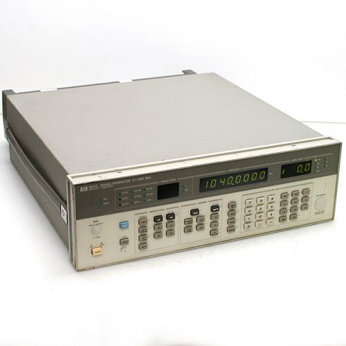 HP 8657A Signal Generator 100kHz to 1.04GHz +13dBm to -143dBm with Option 002
