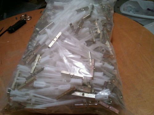 300 3/16&#034; snap toggle anchors with screws